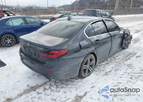 2021 BMW 530I xDrive z USA, uszkodzony, nr VIN WBA13BJ03MWW88839